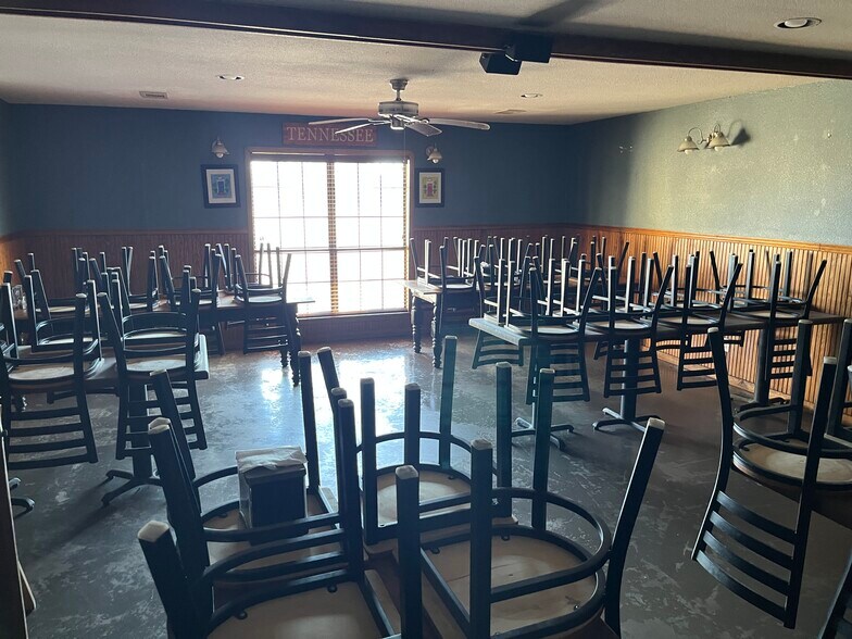 More Photos Of 607 4th St NW, Red Bay General Retail For Sale