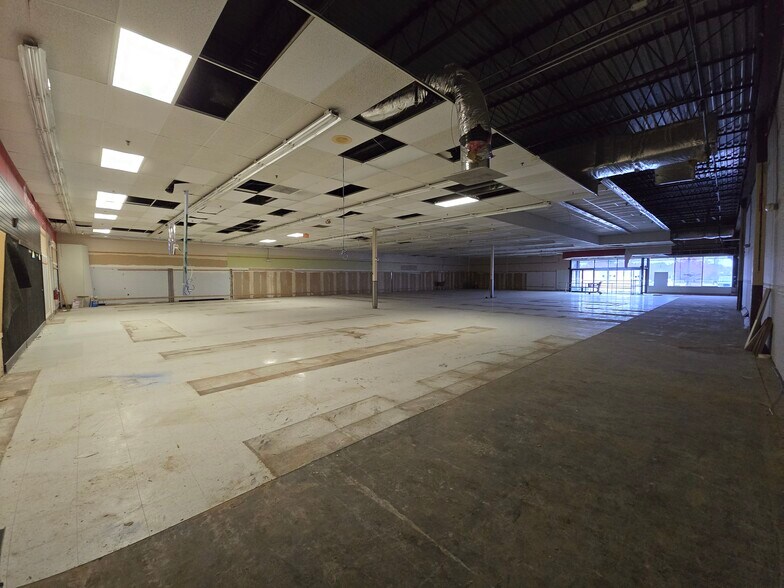 More Photos Of 261-283 N Dupont Hwy, Dover Storefront For Lease