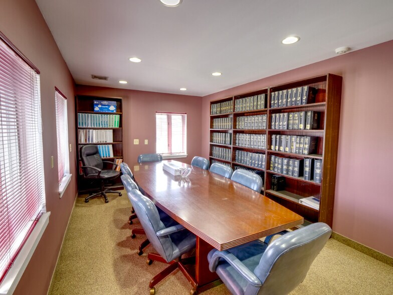 More Photos Of 71 Park Ave, West Springfield Medical For Lease