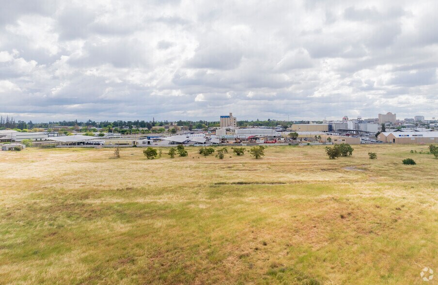 More Photos Of 1200 Graphics Dr, Modesto Distribution For Sale