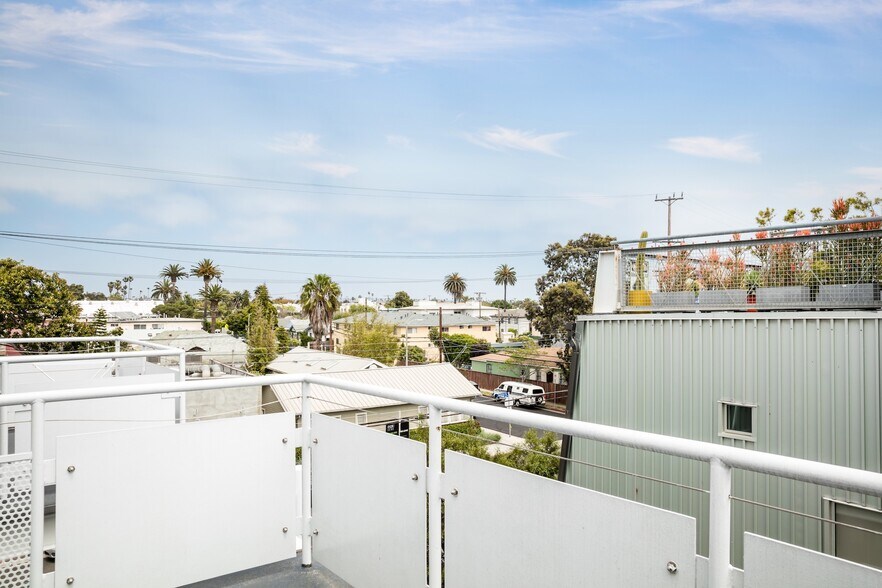 More Photos Of 615 Hampton Dr, Venice Apartments For Sale