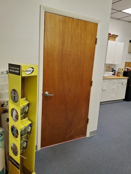 More Photos Of 1103-1105 Sunset Rd, Burlington Storefront For Lease