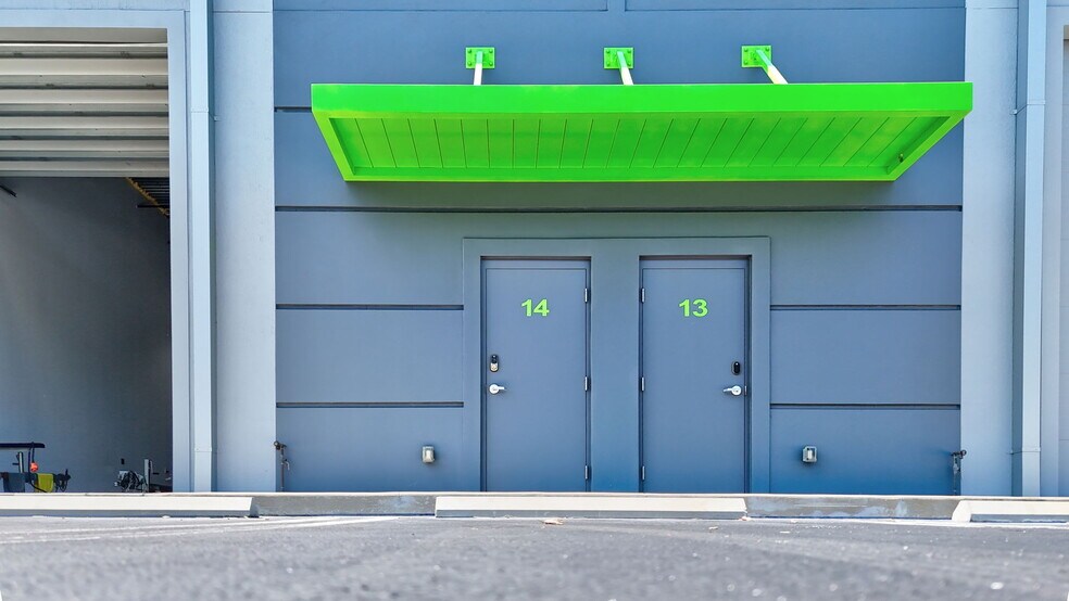 More Photos Of 861 NE Industrial Blvd, Jensen Beach Warehouse For Sale