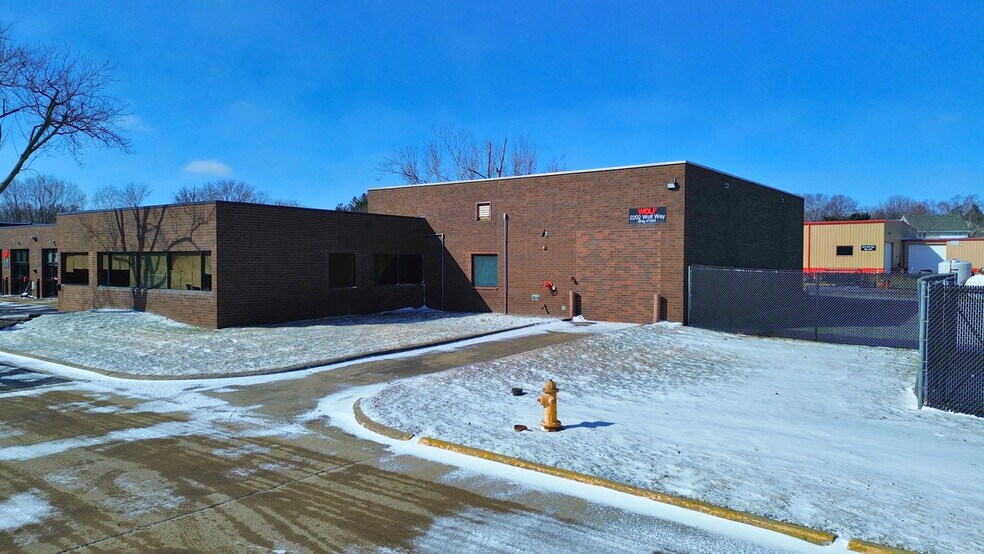 More Photos Of 2202 Wolf Way, West Des Moines Warehouse For Lease