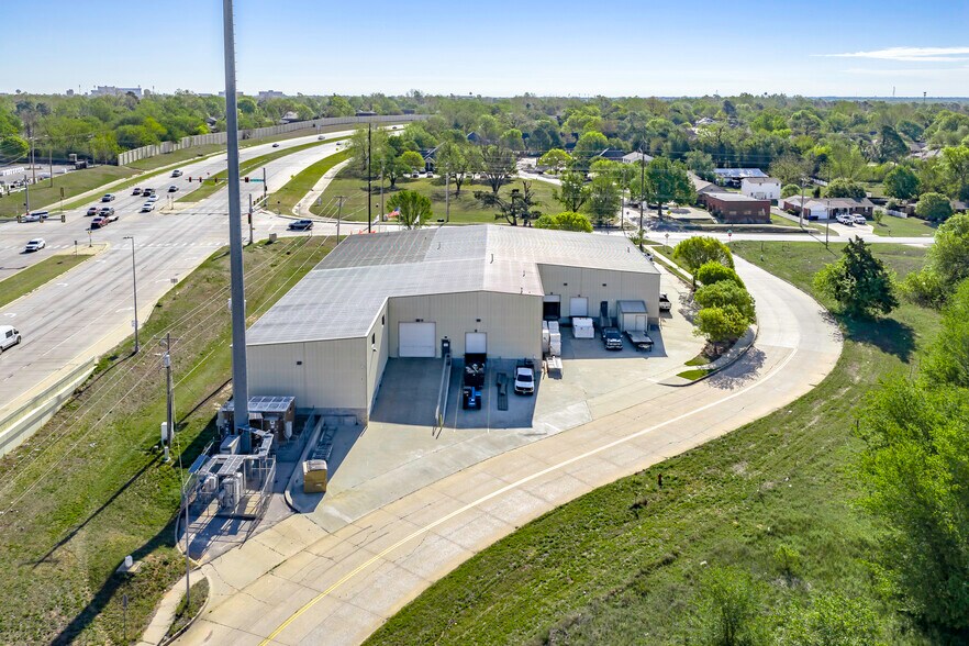 More Photos Of 2451 Van Buren St, Norman Warehouse For Lease