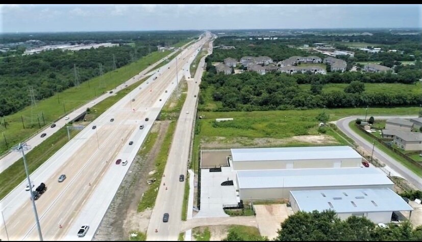 More Photos Of 8051 S Sam Houston Pky, Houston Warehouse For Lease