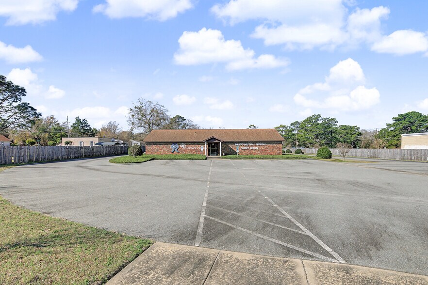 More Photos Of 219 N Main St, Spring Lake Bank For Sale
