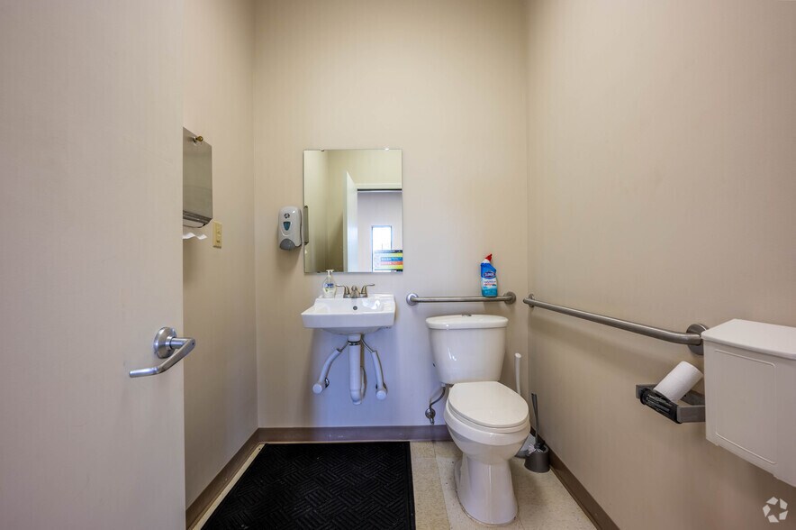 More Photos Of 7845-7857 Waverly Rd, Martinsville Medical For Sale