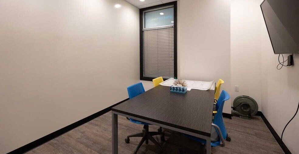 More Photos Of 8026 Franklin Av, Fort McMurray Office For Sale