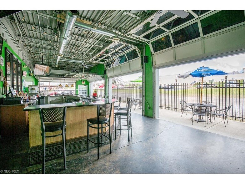 876 E Midlothian Blvd, Youngstown, OH 44502 Restaurant For Sale