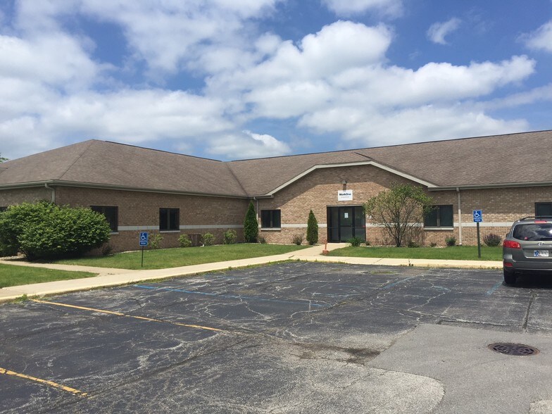 More Photos Of 300 Legacy Plz W, La Porte Medical For Lease