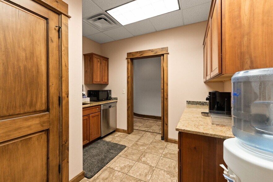 More Photos Of 1940 W Dickerson St, Bozeman Office For Lease