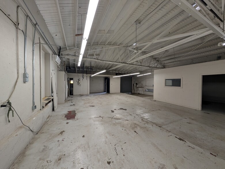 More Photos Of 3356 E 14th St, Los Angeles Warehouse For Lease