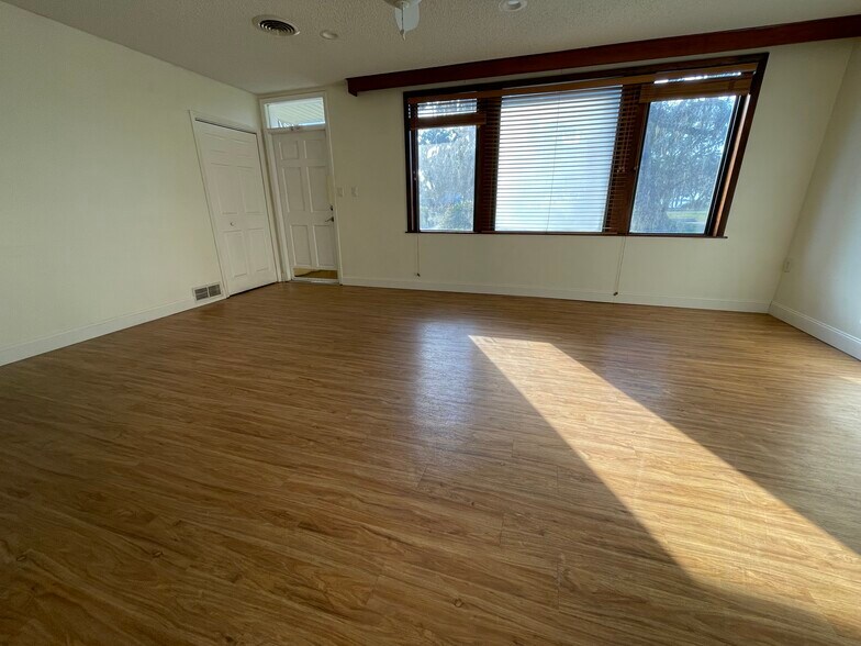 More Photos Of 633 N Bay St, Eustis Office Residential For Sale