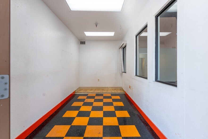 More Photos Of 1759 W Avenue J12, Lancaster Freestanding For Lease
