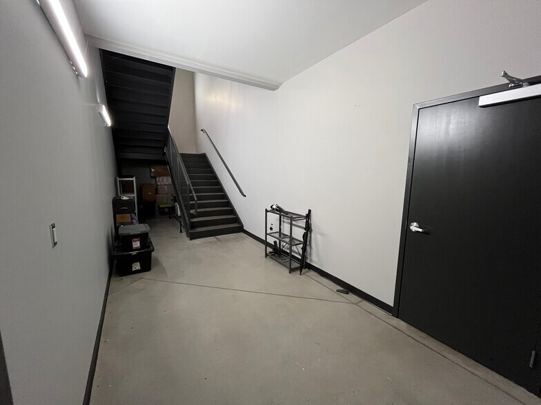 More Photos Of 4550 Preslyn Dr, Raleigh Light Distribution For Sale