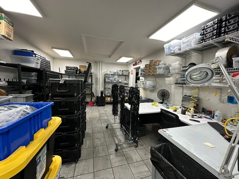 More Photos Of 2901-2905 Winona Ave, Burbank Manufacturing For Lease