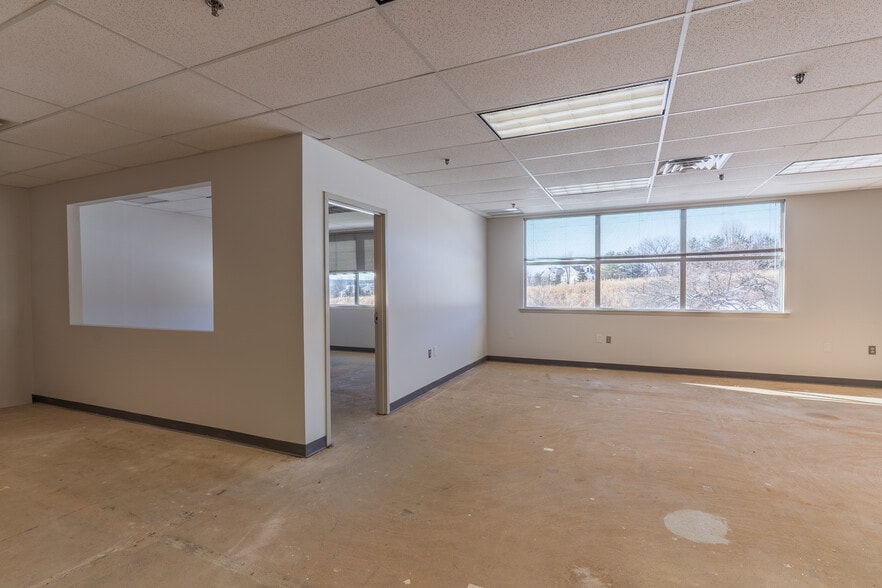 More Photos Of 1850 N Gravers Rd, Plymouth Meeting Distribution For Lease