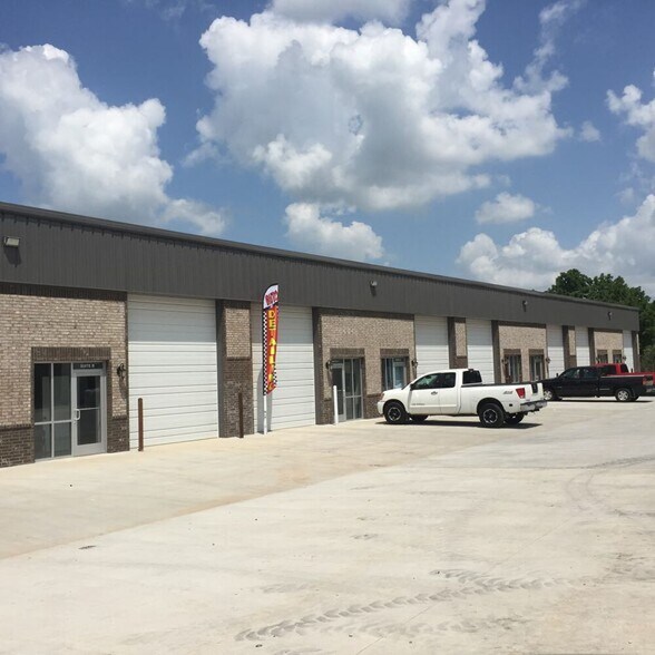 More Photos Of 4103 W Sunshine St, Springfield Warehouse For Lease