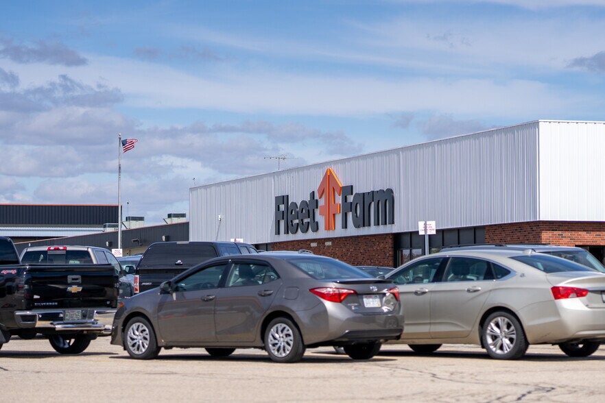 More Photos Of N96 W18200 County Line Rd, Germantown Freestanding For Sale