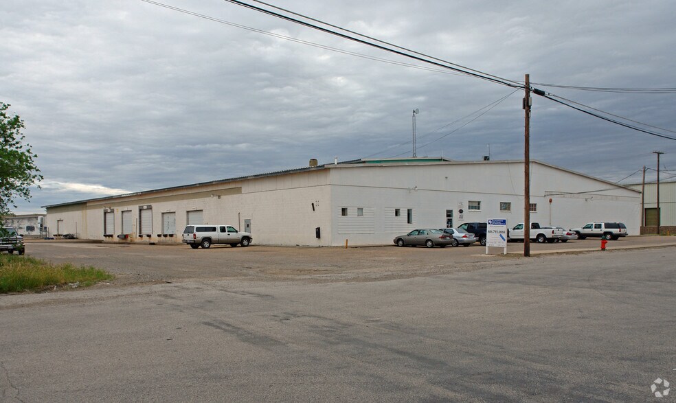 More Photos Of 2220-2222 Avenue A, Lubbock Warehouse For Lease