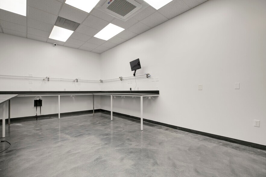 More Photos Of 18417 Bryant St, Northridge Service For Sale