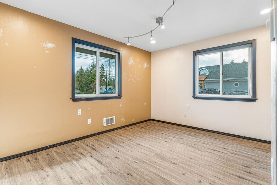 More Photos Of 712 Avenue D, Snohomish Storefront Retail Office For Sale