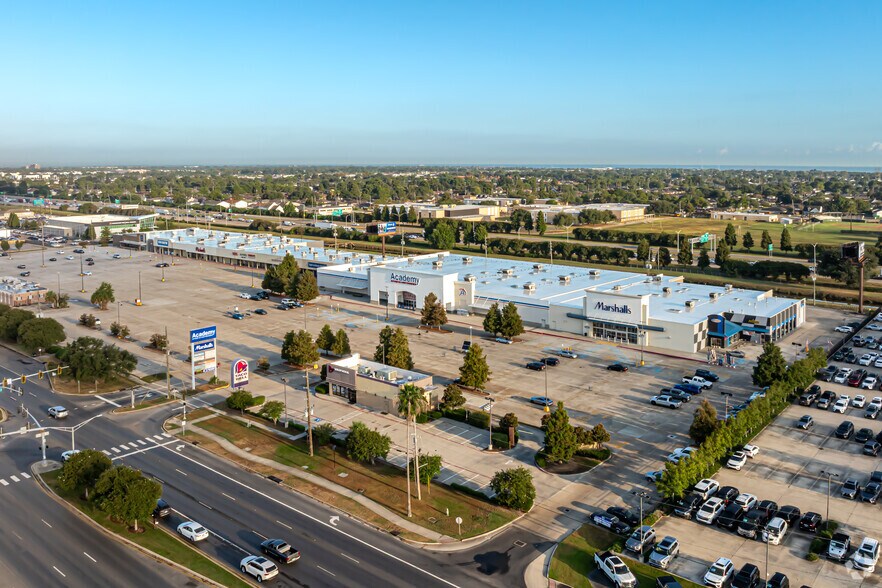 More Photos Of 8835-8855 Veterans Memorial Blvd, Metairie General Retail For Lease