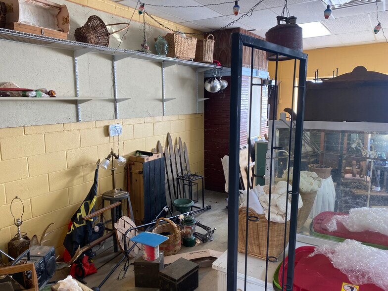 More Photos Of 357 W Austin St, Giddings General Retail For Sale