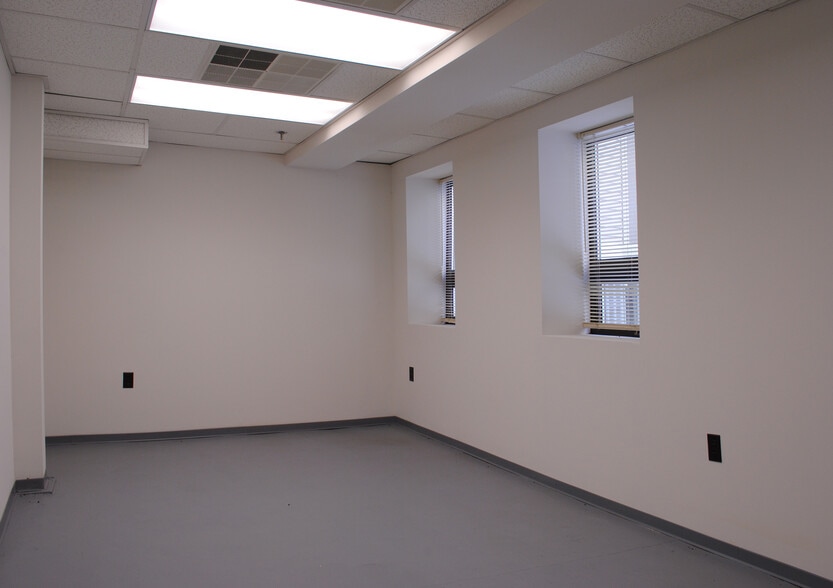 More Photos Of 38 Montvale Ave, Stoneham Office For Lease