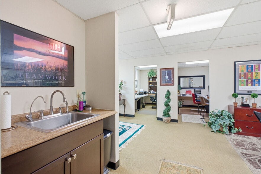More Photos Of 5051 Backlick Rd, Annandale Office For Sale