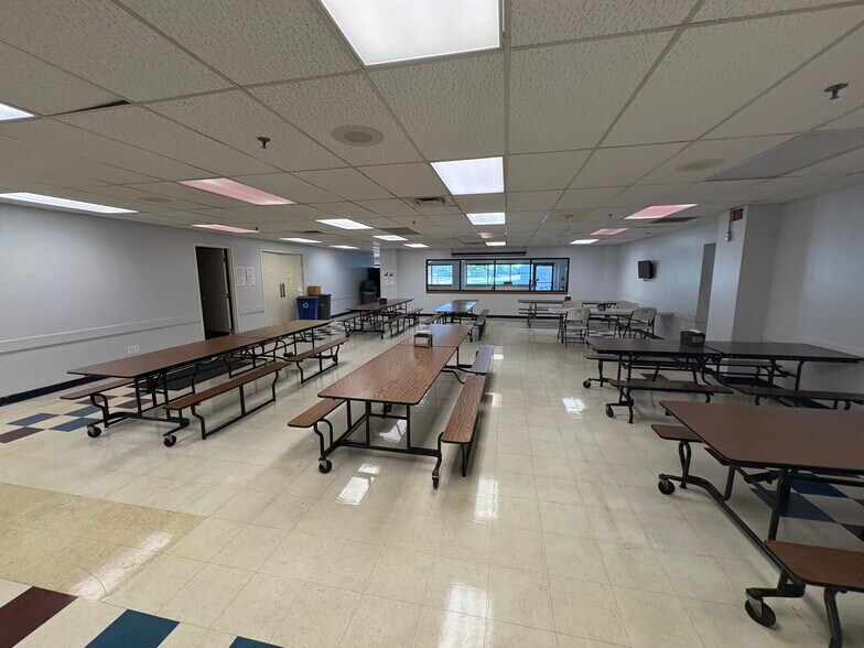 More Photos Of 101 E Industrial Blvd, Logansport Manufacturing For Sale