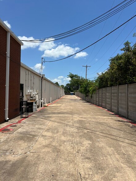 More Photos Of 359 Lake Park Rd, Lewisville Storefront For Sale