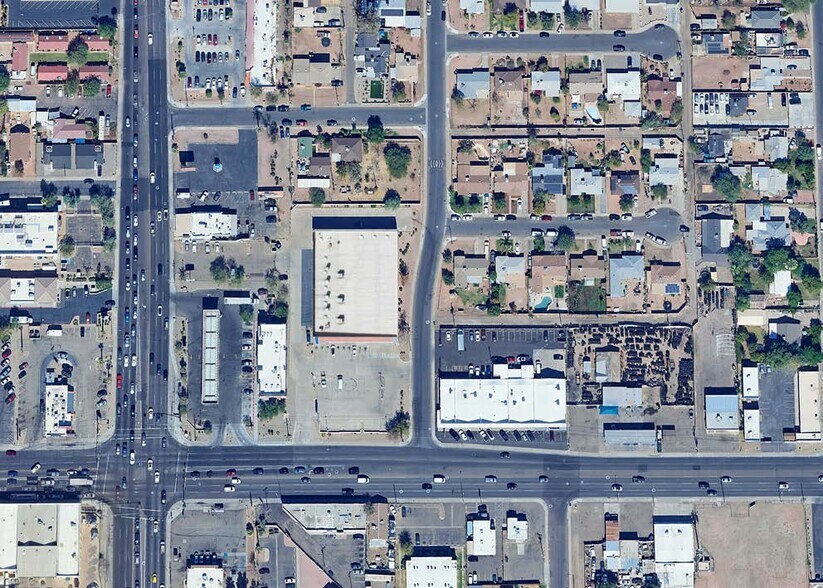 More Photos Of 2424 E McDowell Rd, Phoenix Freestanding For Lease