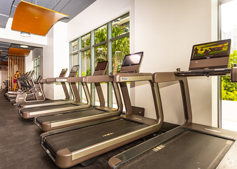 More Photos Of 86 SW 8th St, Miami Apartments For Lease