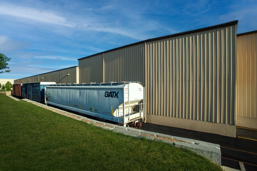 More Photos Of 195 Raritan Center Pky, Edison Warehouse For Lease