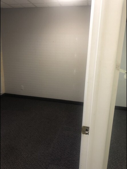 More Photos Of 31040-31046 Utica Rd, Fraser Office Residential For Lease