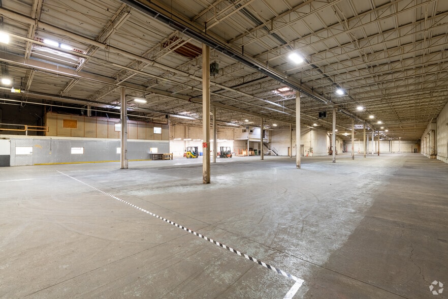 More Photos Of 321 Washington St, Somerville Warehouse For Lease