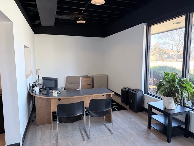 More Photos Of 516 E Broadway St, Bradley Office For Sale