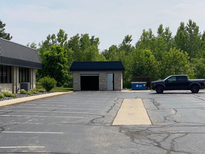 More Photos Of 2804 Boilermaker Ct, Valparaiso Office For Sale