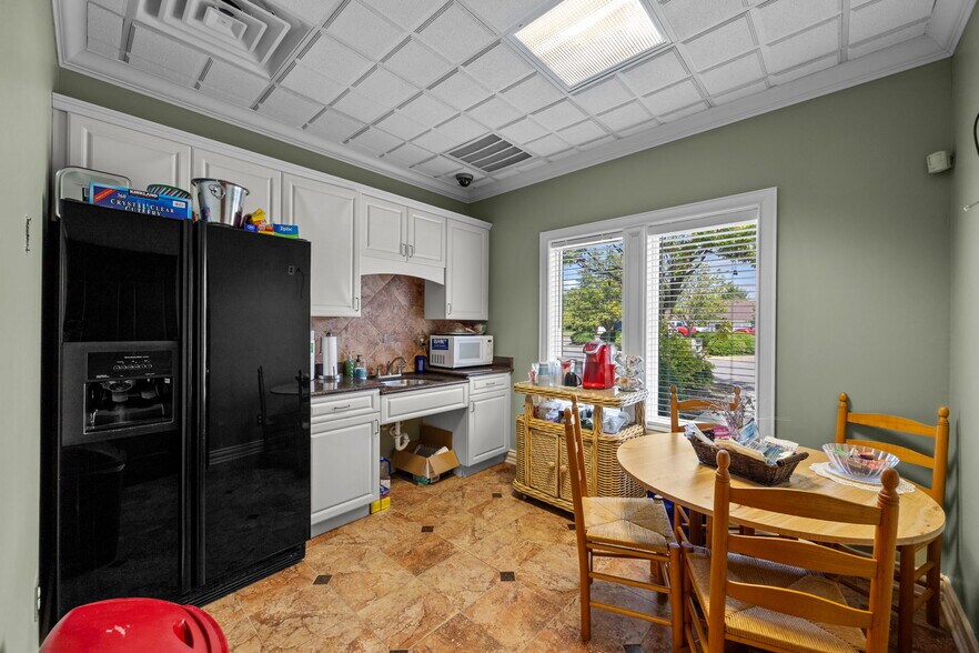 More Photos Of 8468 Caratoke Hwy, Powells Point Bank For Lease