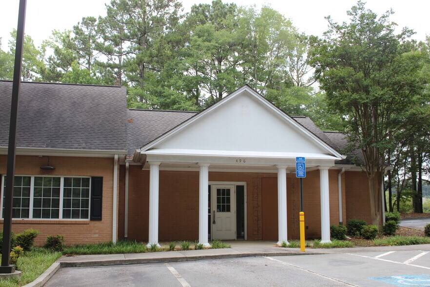 Primary Photo Of 496 Crosstown Rd, Peachtree City Bank For Lease