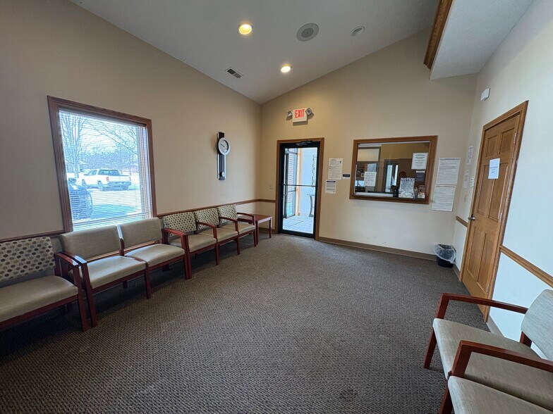 More Photos Of 975 Mezzanine Dr, Lafayette Medical For Lease
