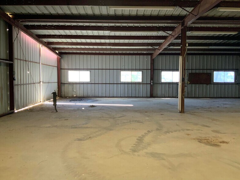 More Photos Of 504 N 2nd St, Carrizo Springs Warehouse For Sale