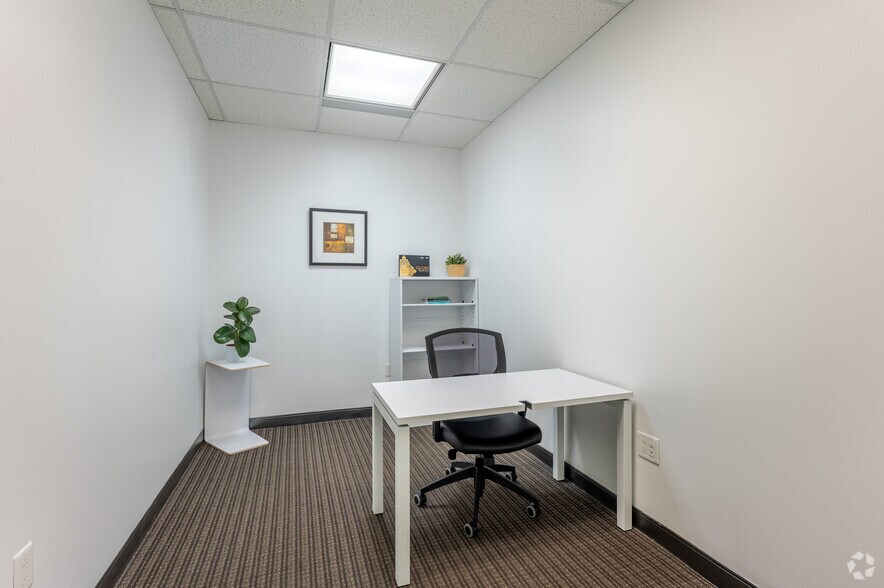 More Photos Of 100 King St W, Toronto Coworking Space