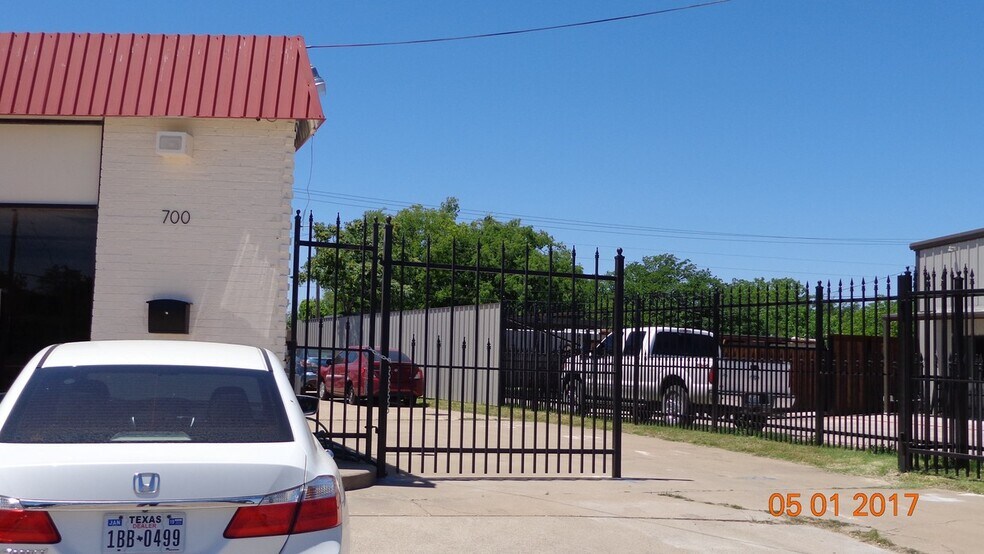 More Photos Of 700 S Cherry Ln, Fort Worth Auto Repair For Sale