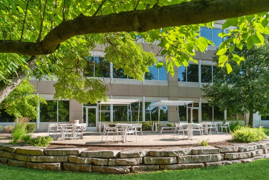 More Photos Of 10 Parkway Blvd N, Deerfield Office For Lease