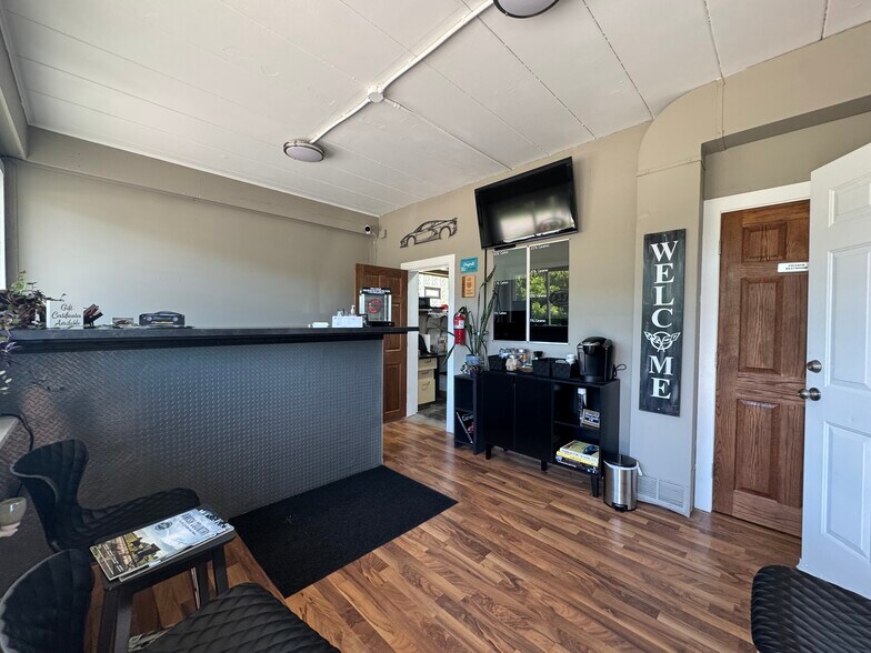 More Photos Of 13536 Morse St, Cedar Lake General Retail For Sale