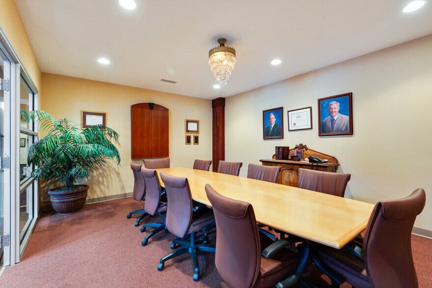 More Photos Of 122 S Calhoun St, Tallahassee Office For Lease
