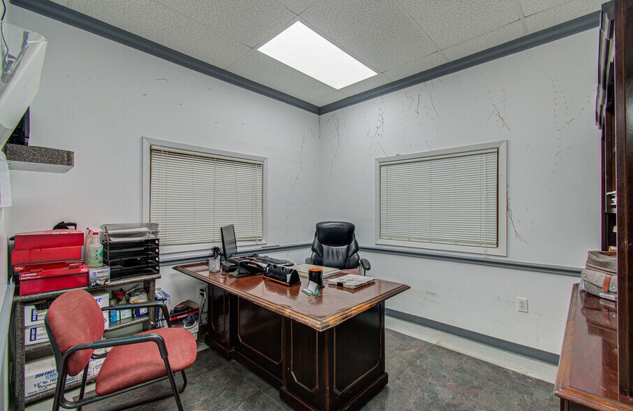 More Photos Of 7571 Morley St, Houston Warehouse For Sale